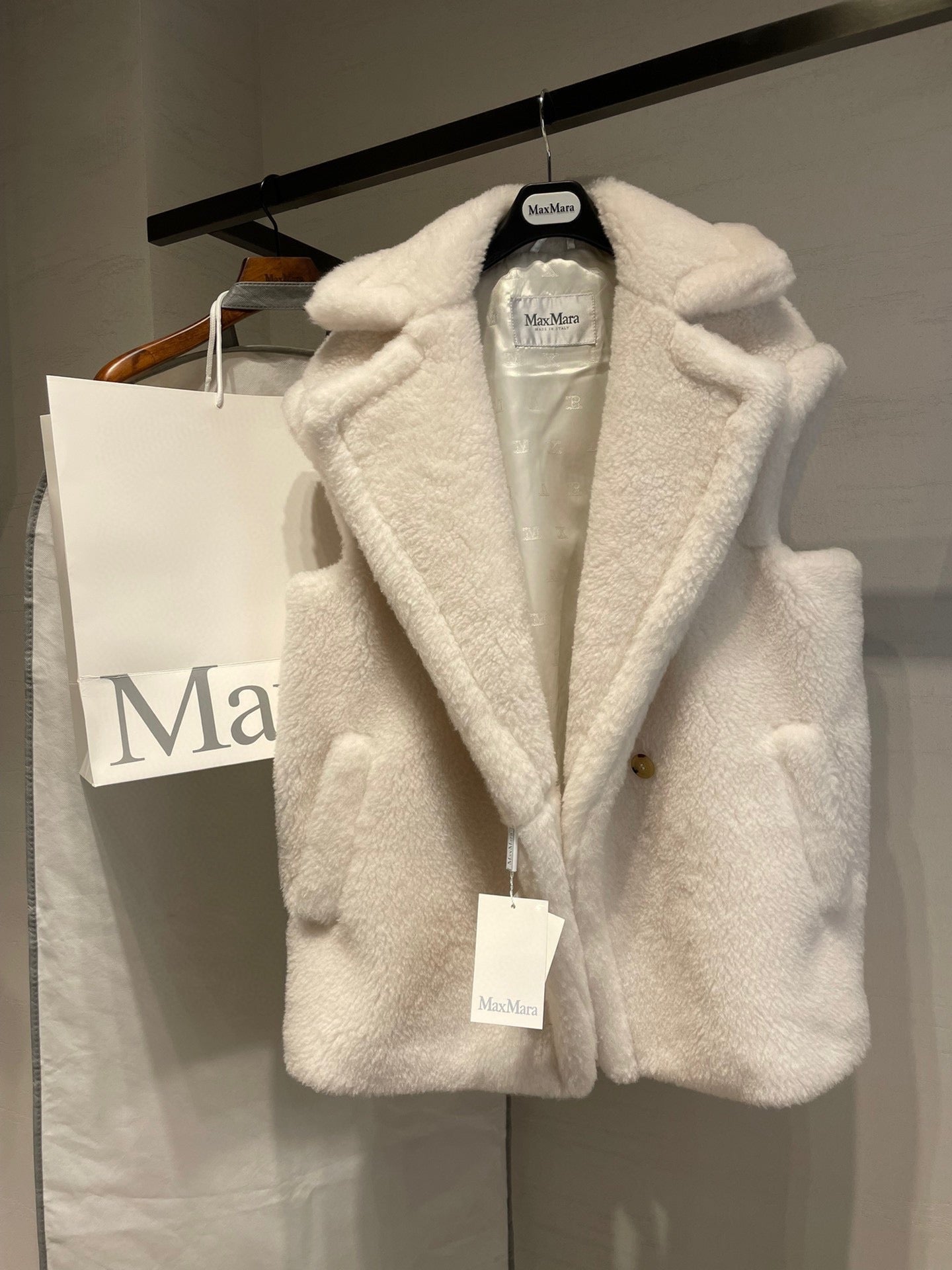 MAX MARA 25S SLEEVELESS TEDDY VEST 00550