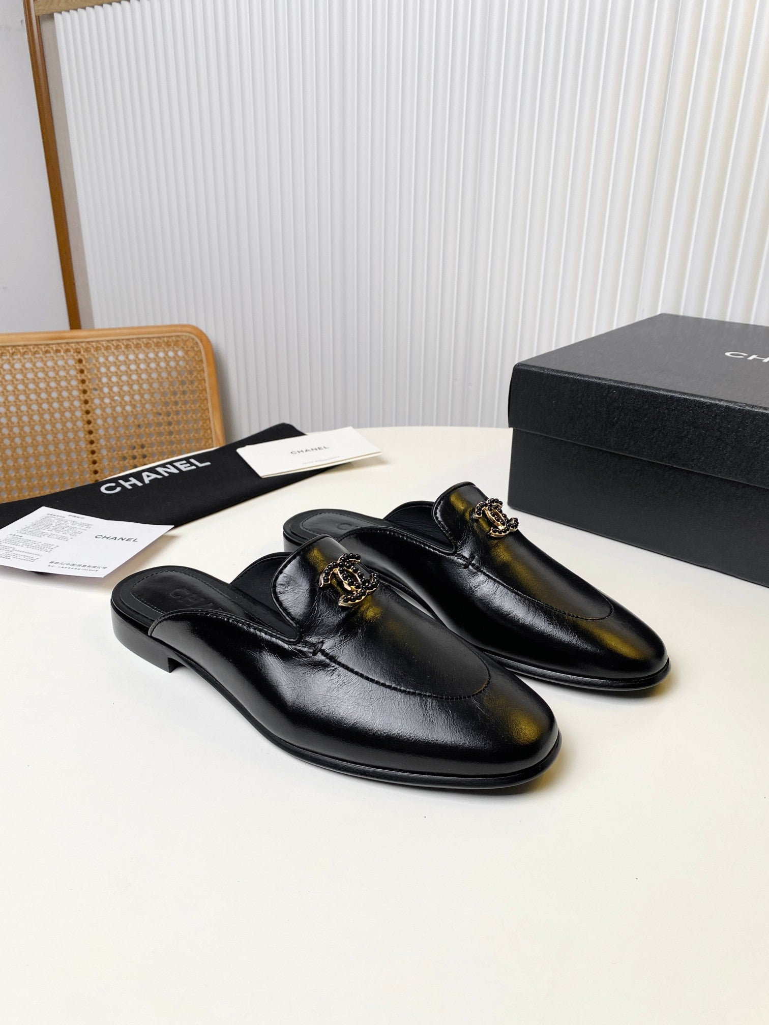 FLAT MULE IN BLACK LAMBSKIN 983818