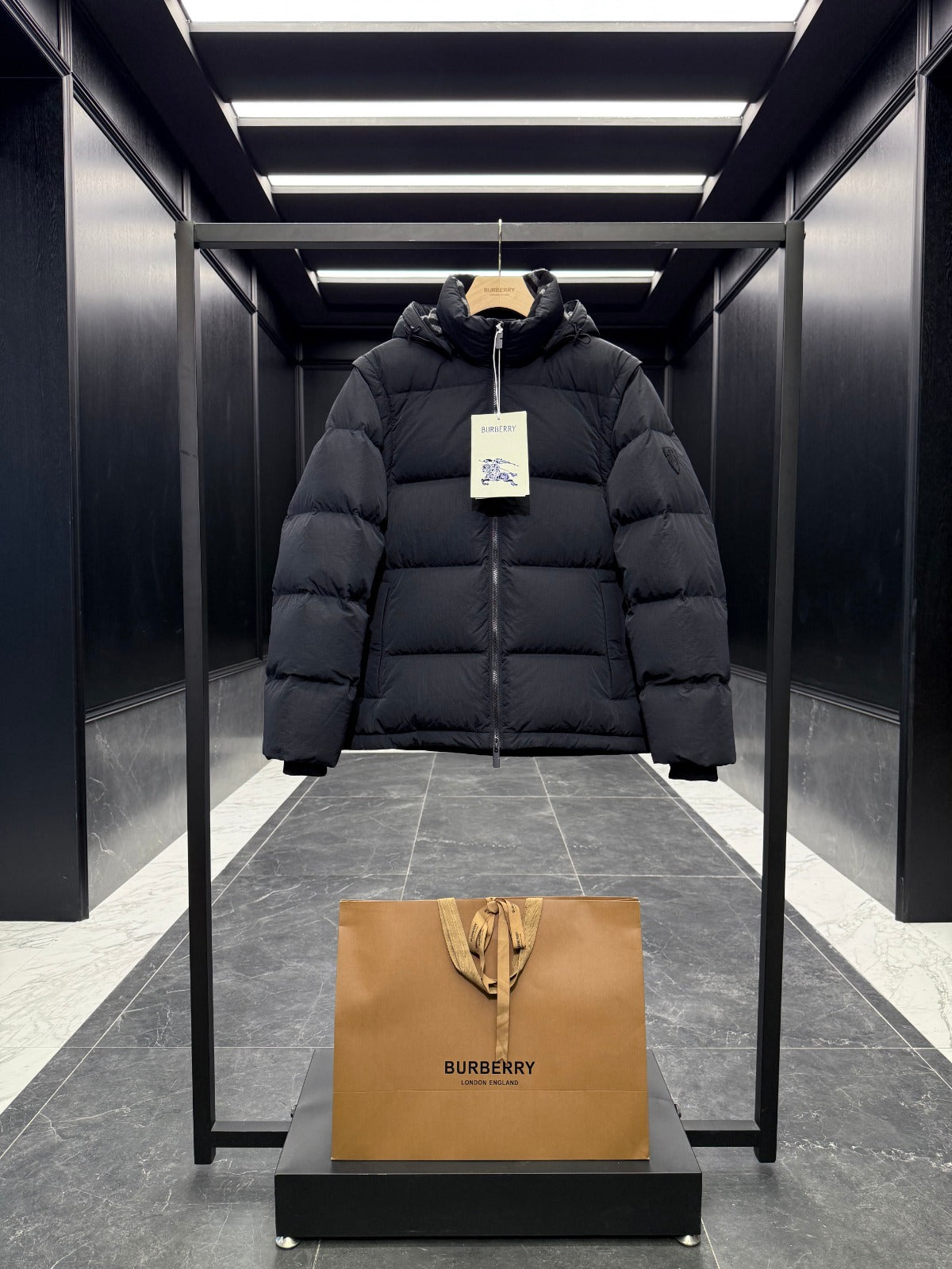 BURBERRY PUFFER JACKET IN BLACK STYLE 32565