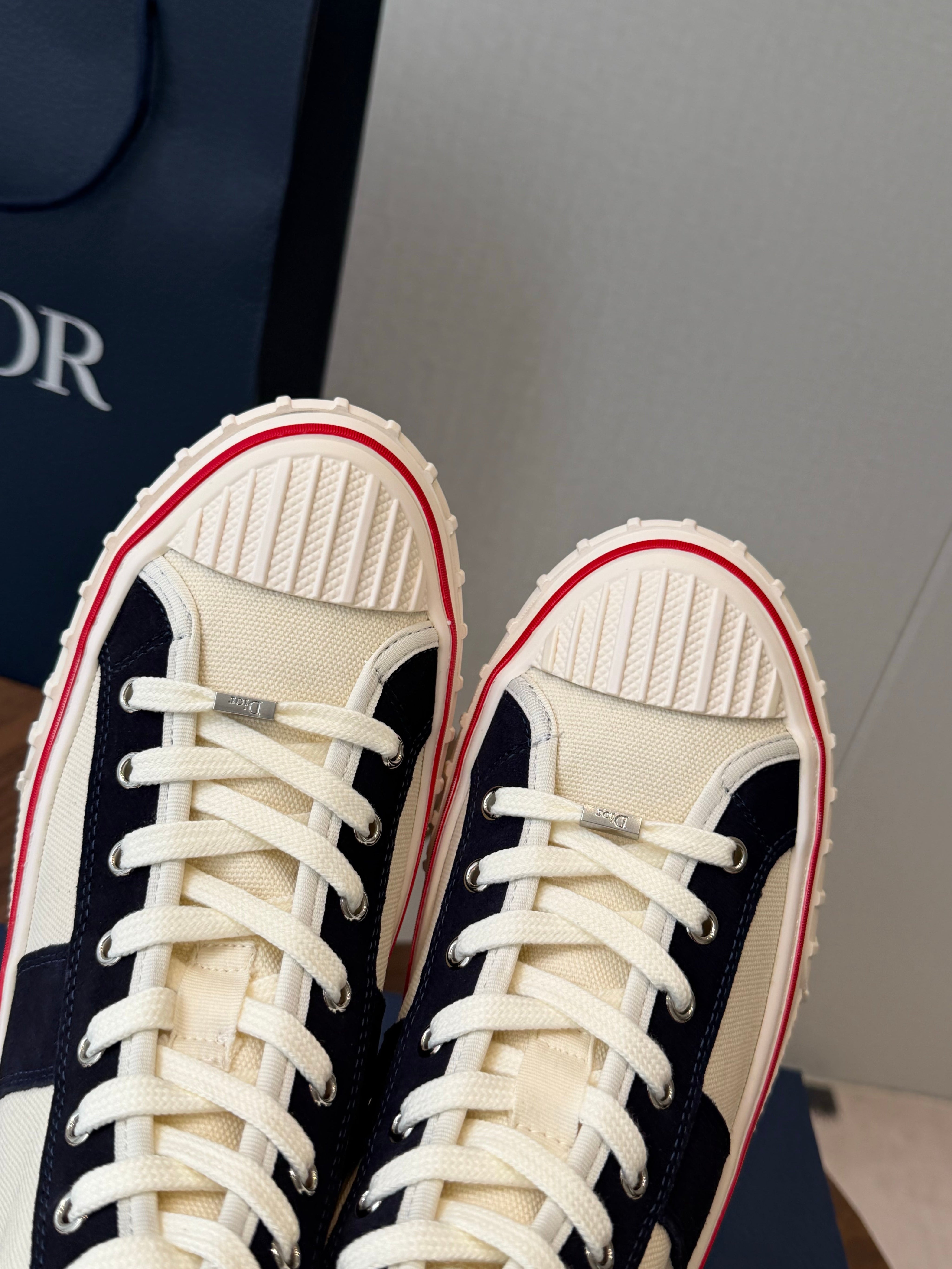 DIOR 26S HIGH-TOP SNEAKERS 30MM IN IVORY WHITE AND NAVY BLUE CANVAS