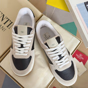 VALENTINO 25S GARAVANI FREEDOTS SNEAKERS IN BEIGE SUEDE AND BLACK LAMBSKIN