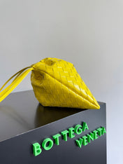 BOTTEGA VENETA 25S DUSTBAG MEDIUM 32 IN LEMON YELLOW CALFSKIN