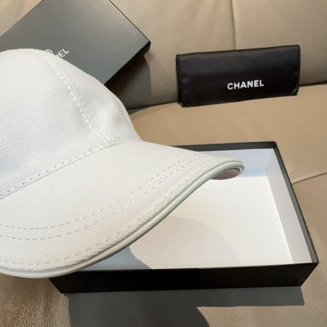 BASEBALL HAT IN WHITE DOUBLE C EMBROIDERED 674175