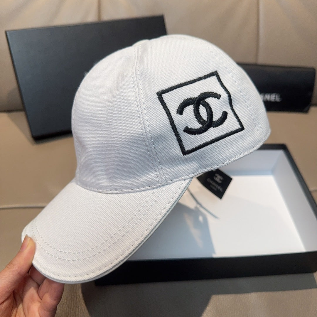 BASEBALL HAT IN WHITE DOUBLE C EMBROIDERED 674175