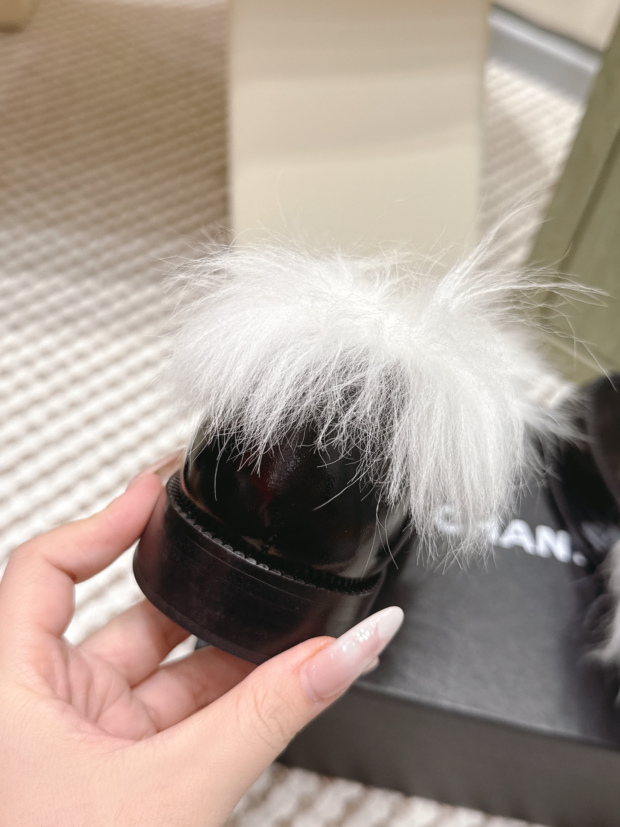 CHANEL 25S LOAFERS MOCCASIN IN BLACK GLOSSY CALFSKIN WITH WHITE MINK FUR LINING