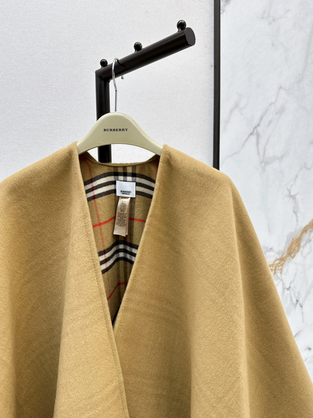 BURBERRY 25S KNITTED SHAWL 067