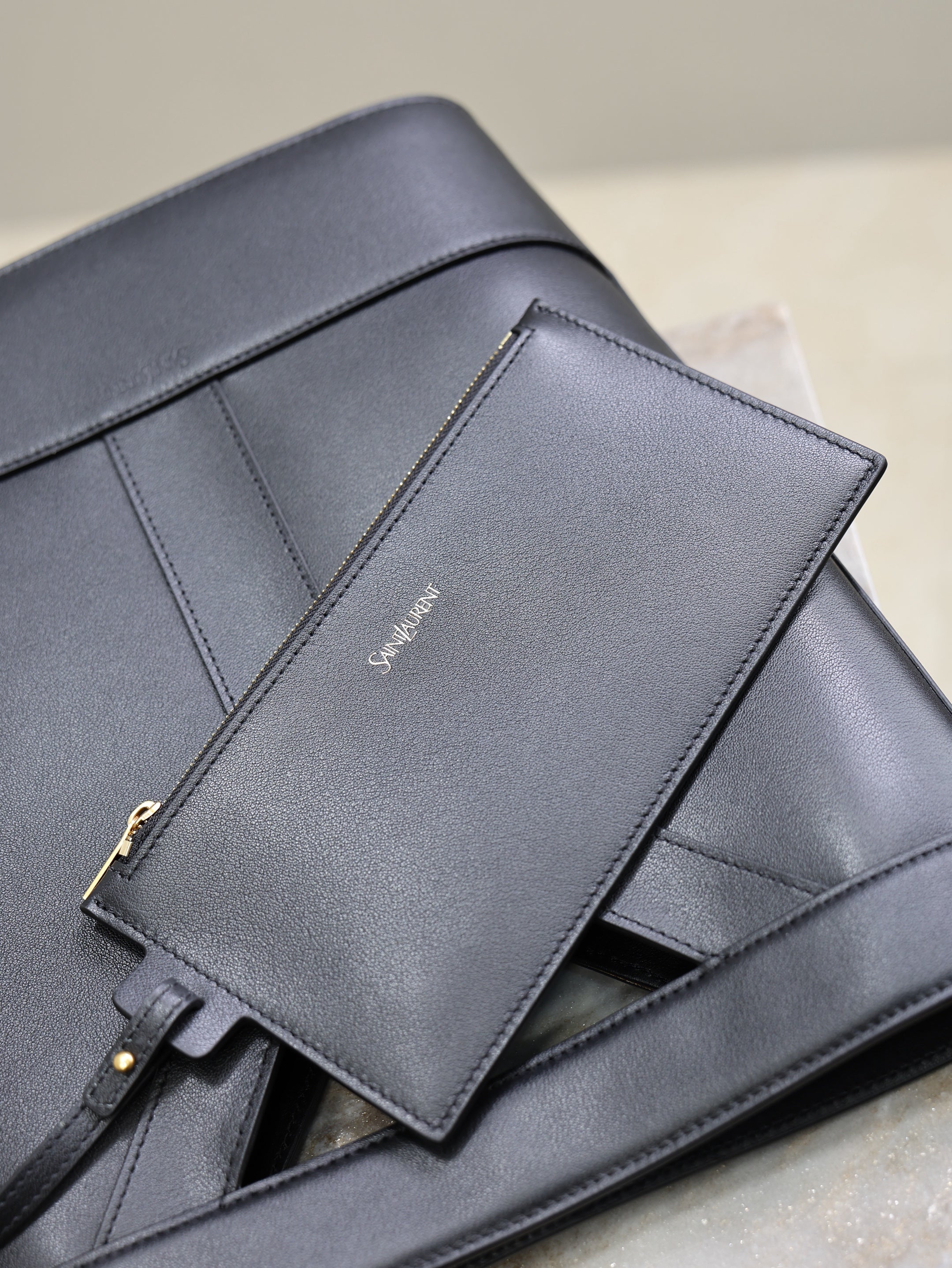 YSL 25S Y SMALL BUCKET 29 IN BLACK CALFSKIN GOLD HARDWRE