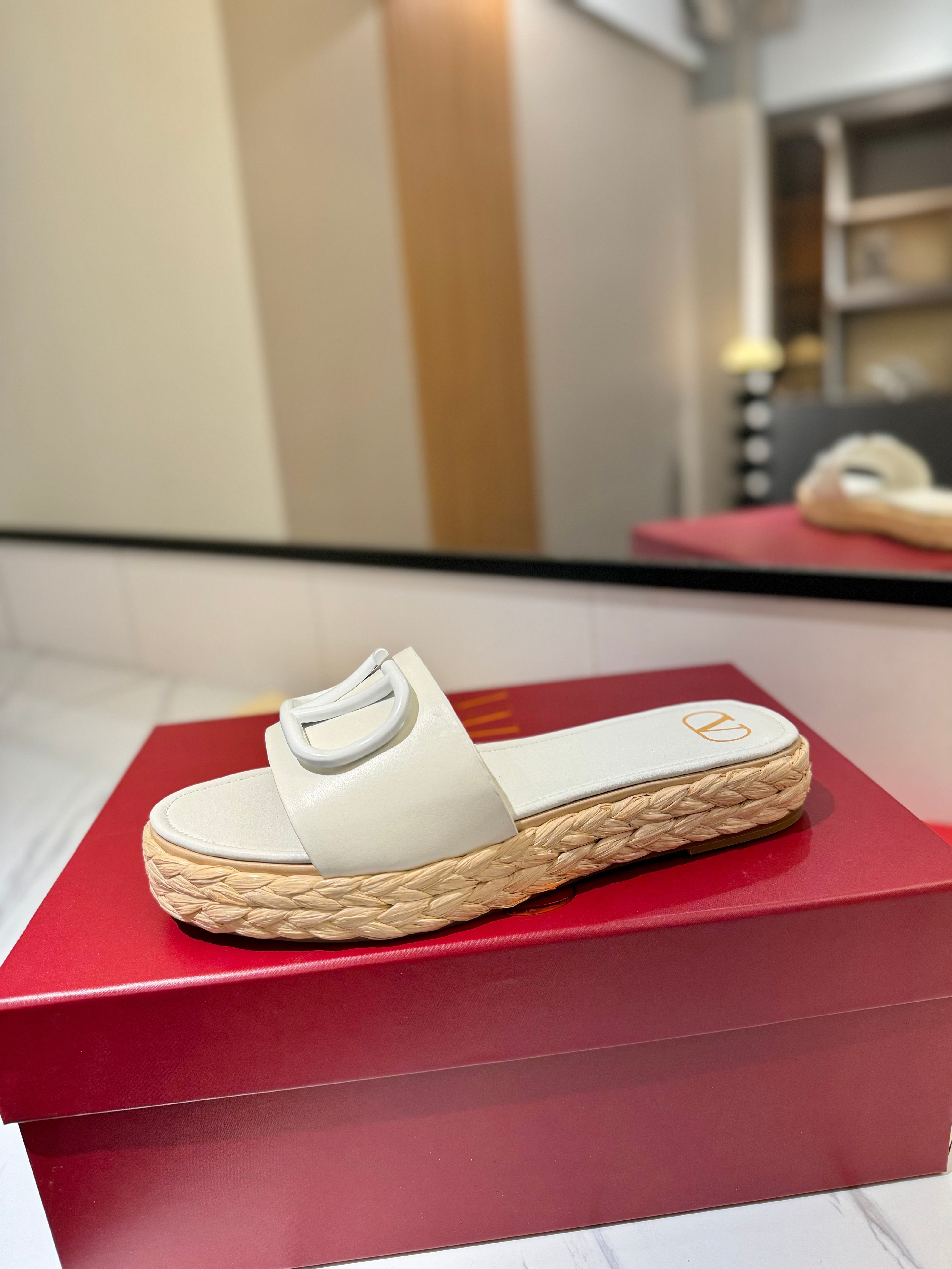 VLTN ESPADRILLE SLIDES 25S IN WHITE LAMBSKIN STYLE 8