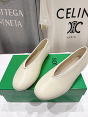BOTTEGA VENETA 26S BALLET FLATS IN OFF-WHITE LAMBSKIN
