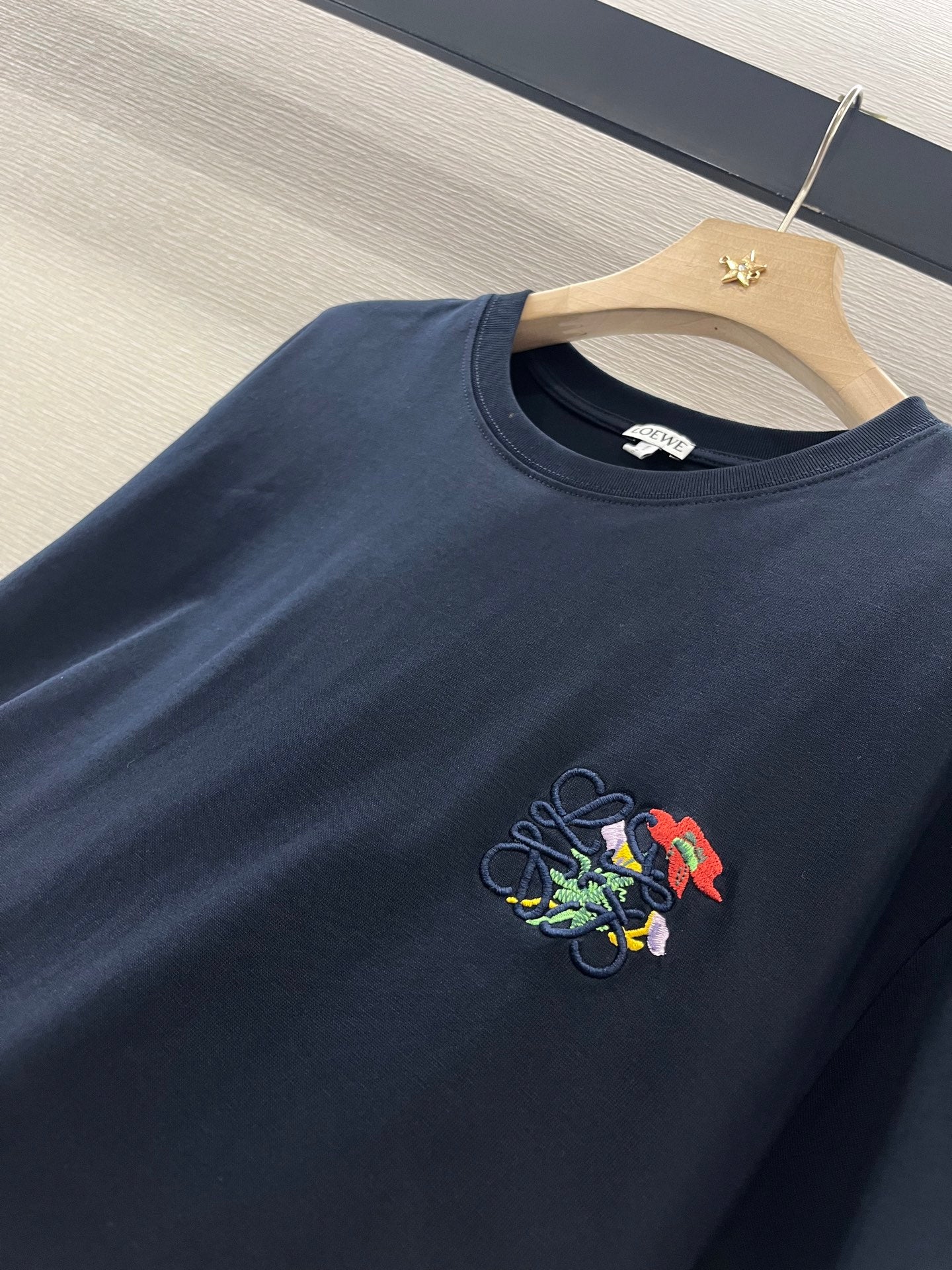 LOEWE T-SHIRT WITH FLORAL EMBROIDERY 274666
