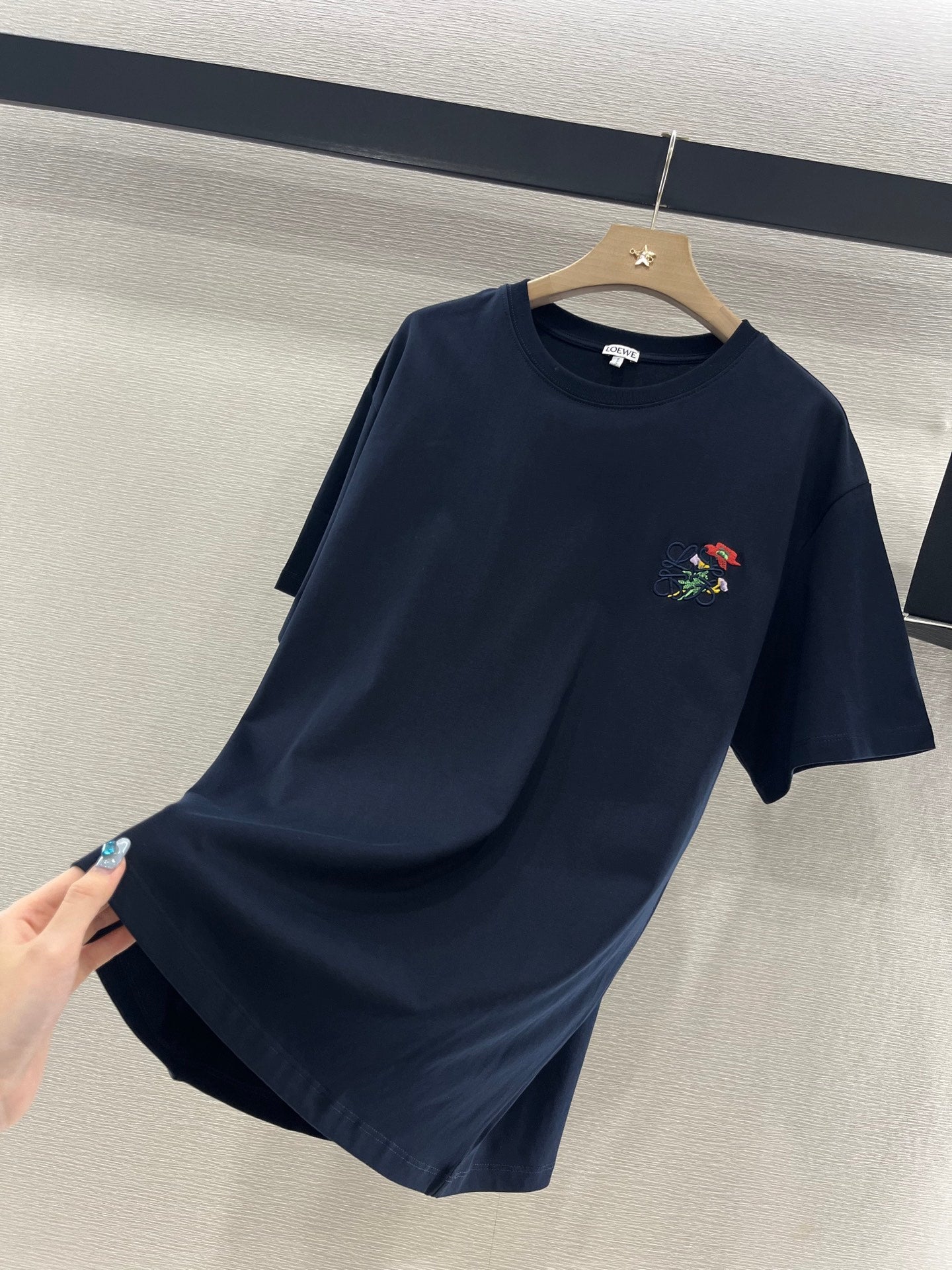 LOEWE T-SHIRT WITH FLORAL EMBROIDERY 274666