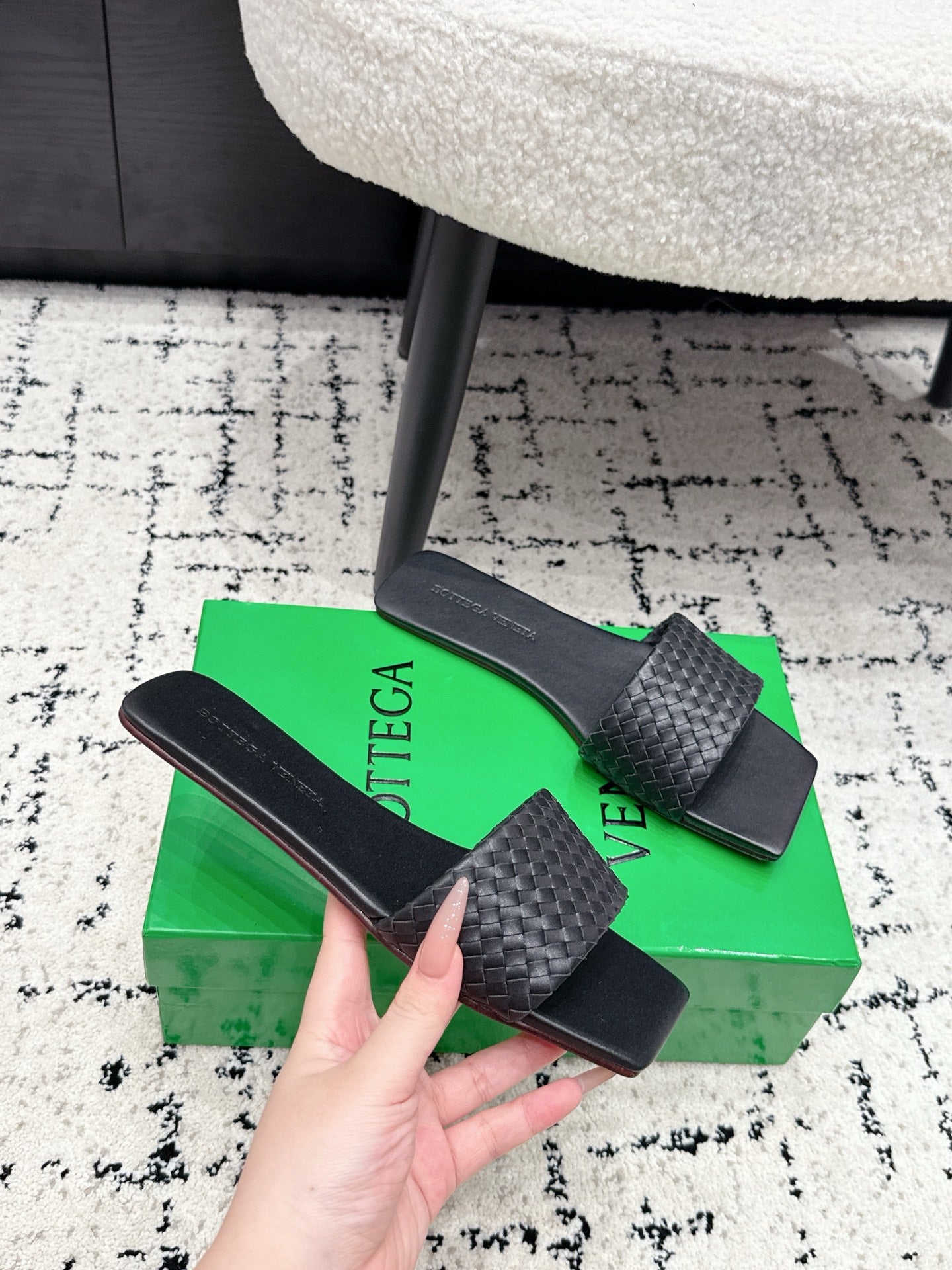 BOTTEGA VENETA 26S SQUARE-TOE WOVEN-STRAP SANDALS IN BLACK LAMBSKIN