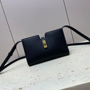 16 STRAP POCHETTE 18 IN BLACK SUPPLE CALFSKIN GOLD HARDWARE