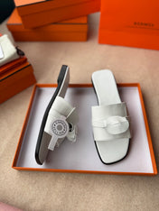 0RAN SANDALS IN WHITE CALFSKIN WITH A BOW