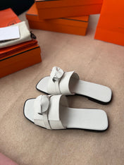 0RAN SANDALS IN WHITE CALFSKIN WITH A BOW