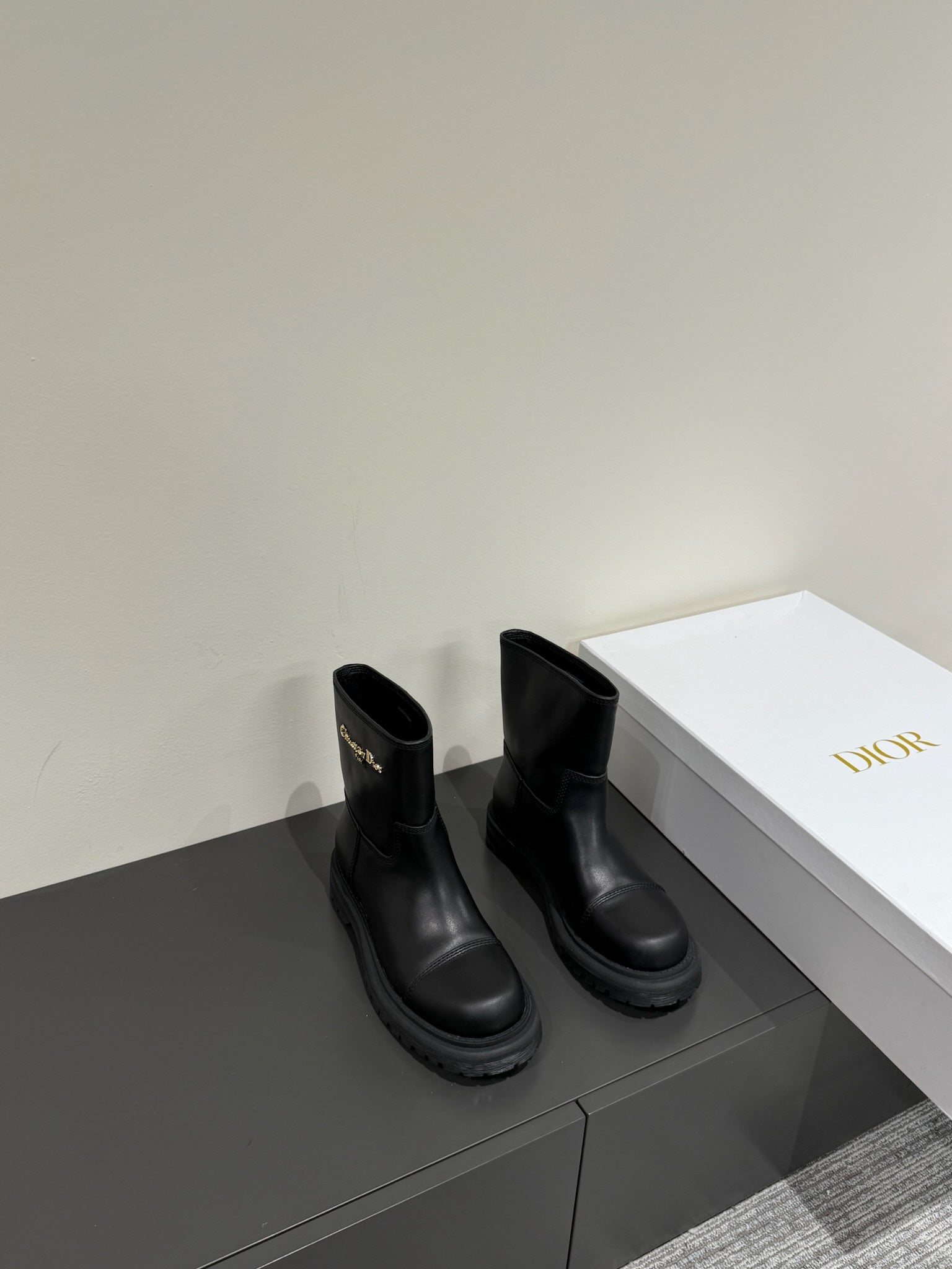 D-TOWN ANKLE BOOTS IN BLACK CALFSKIN
