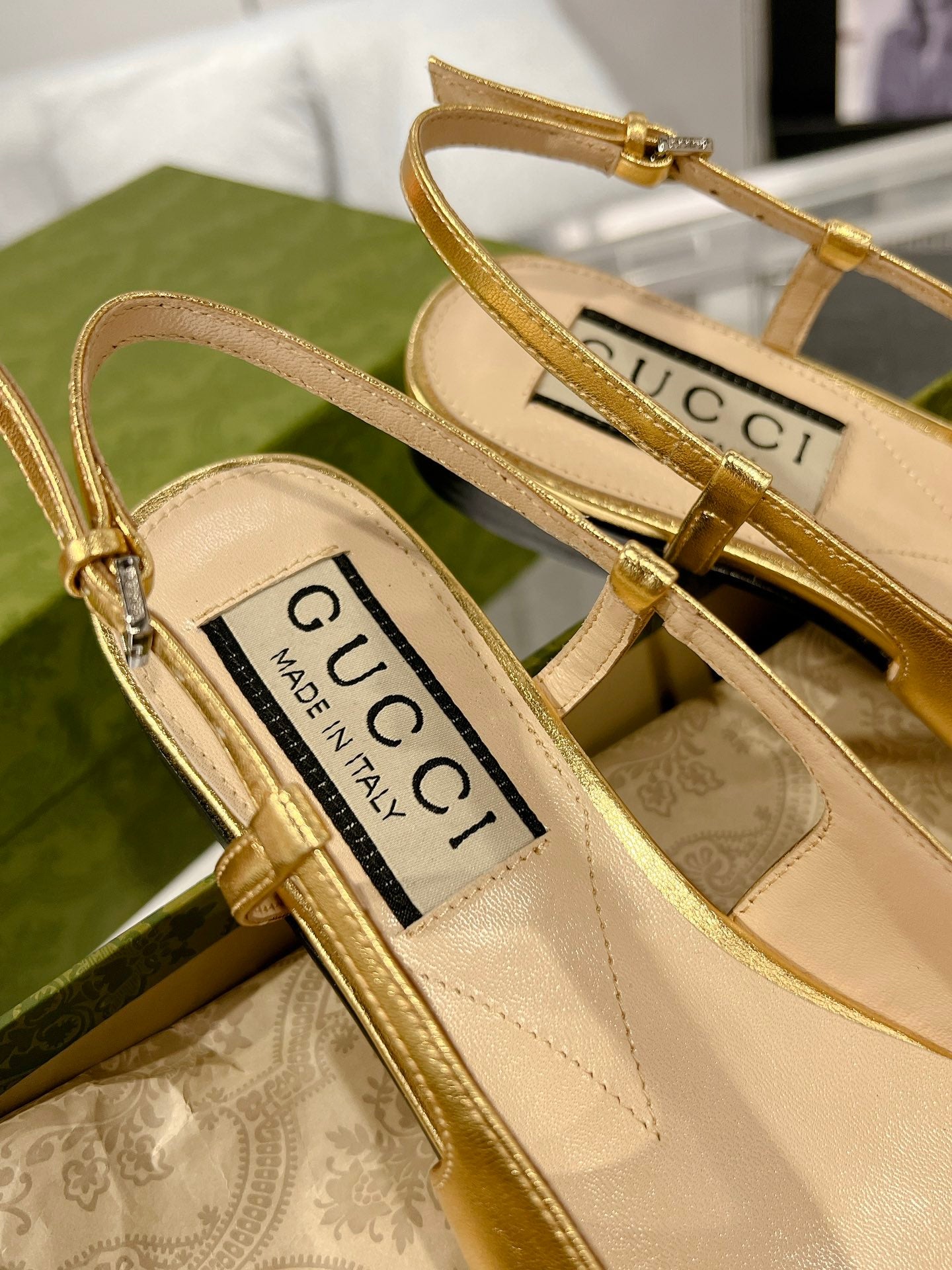 METALIC SLINGBACK FLATS IN GOLD CALFSKIN