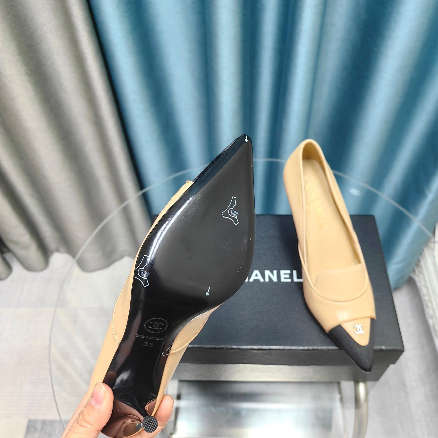 HIGH HEELS IN DARK CREAM MIX BLACK SHEEPSKIN