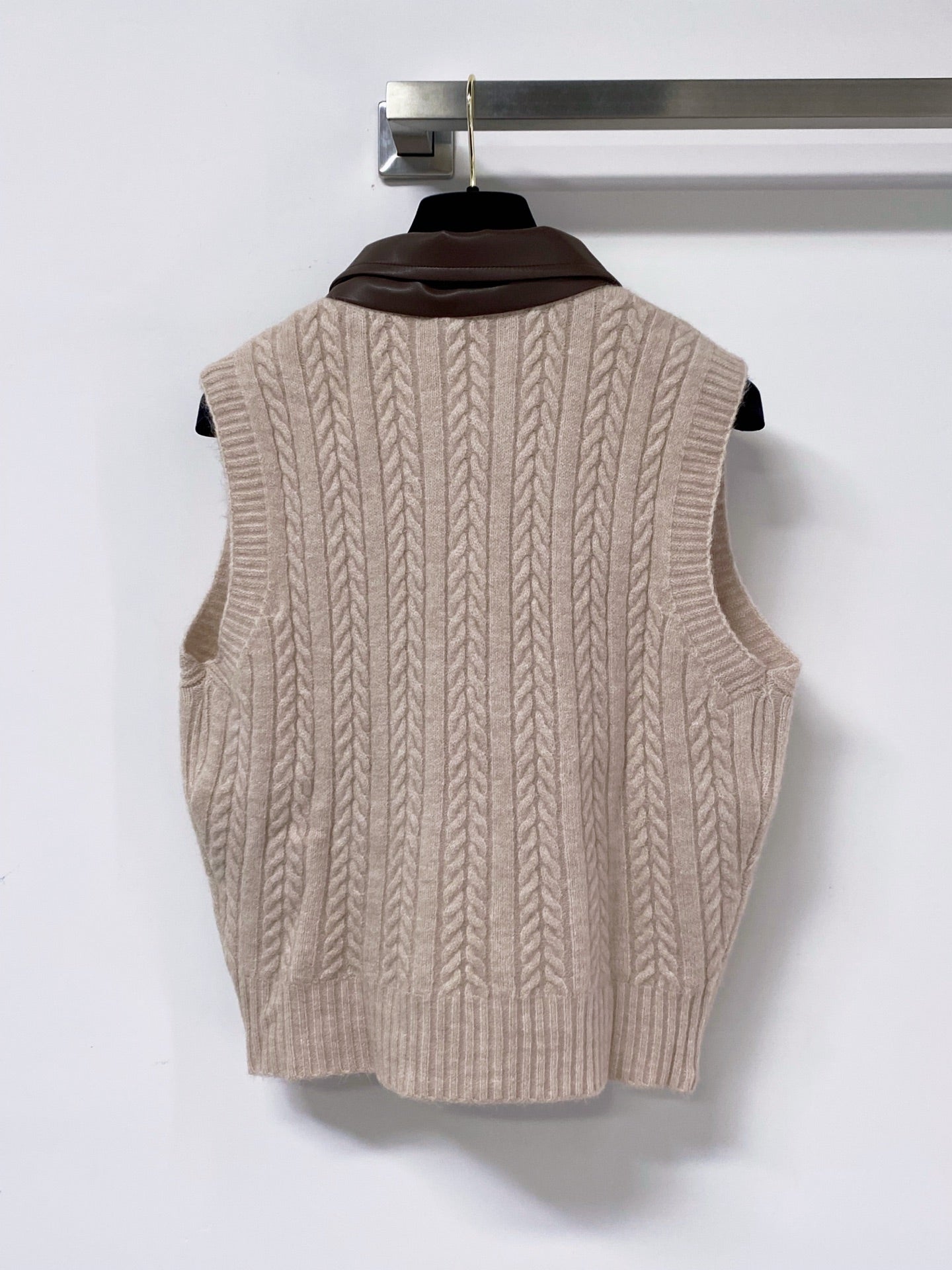 MIUMIU 26S KNIT ZIP-UP SWEATER VEST 1350