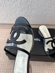 SLIDE SANDALS IN BLACK LAMBSKIN WITH TRANSPARENT PVC