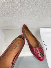 ALAIA BALLET FLAT IN BURGUNDY RED MESH LAMBSKIN
