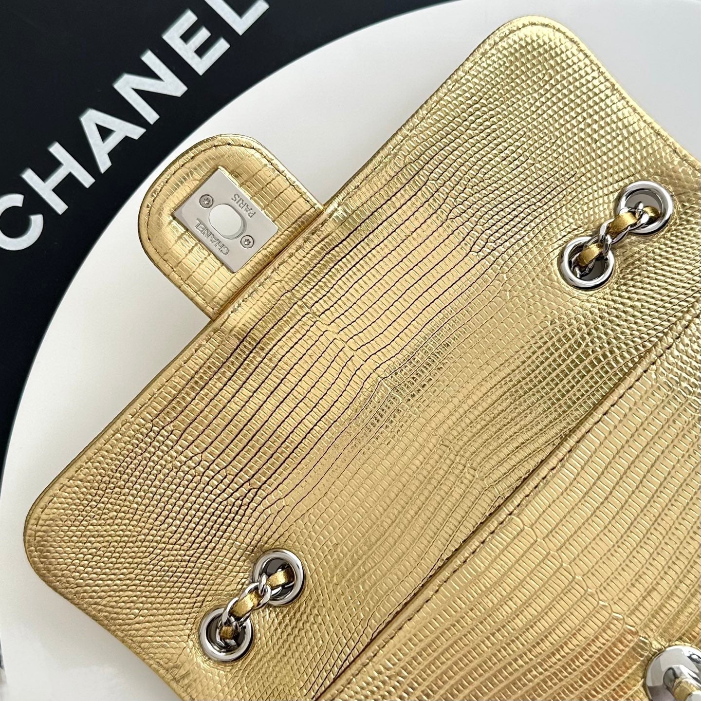 CHANEL 26S FLAP BAG 22 IN METALLIC GOLD LIZARD-EMBOSSED LEATHER