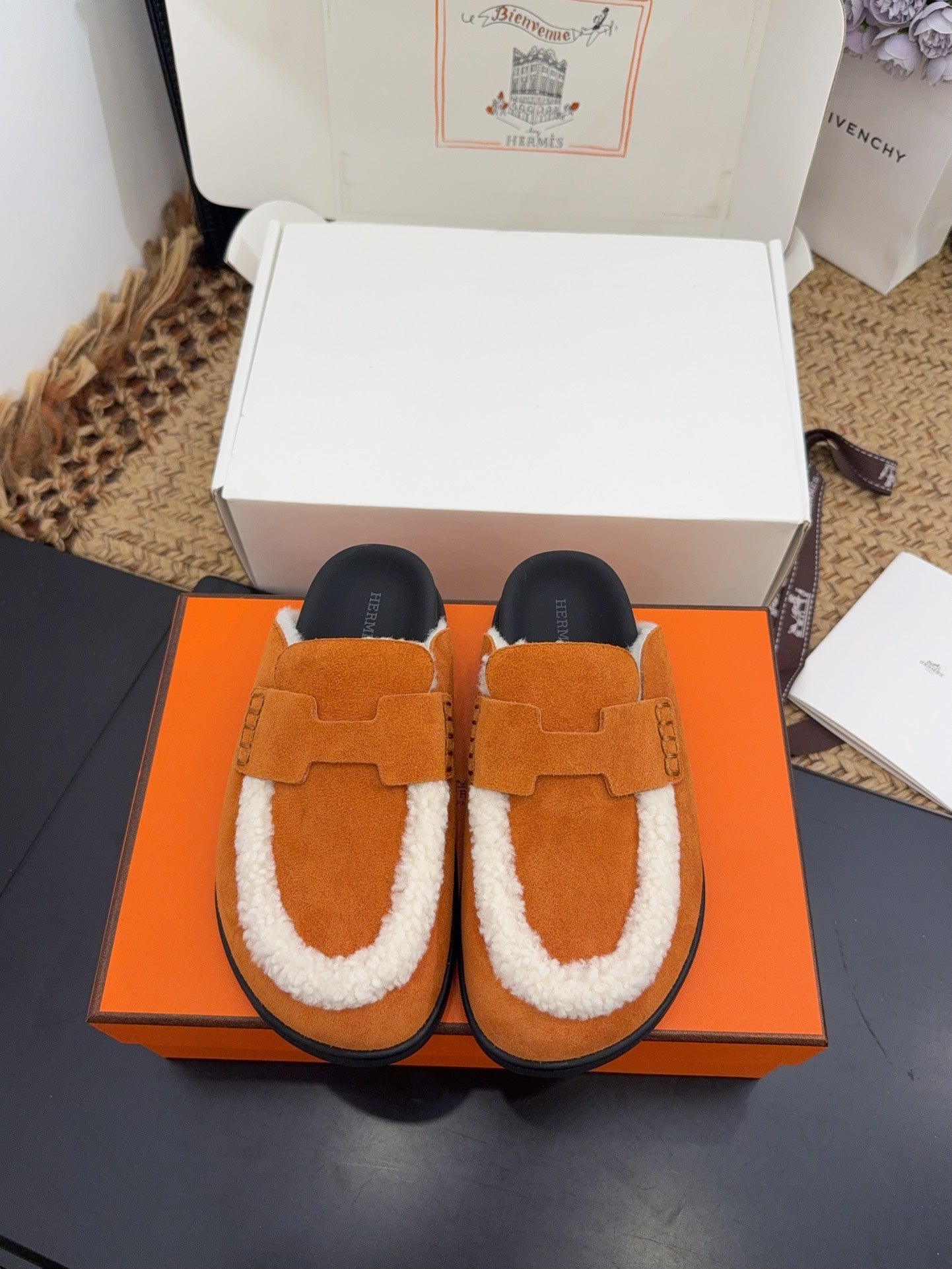 HM 25S MULE IN ORANGE SUEDE MIX WHITE SHEARLING