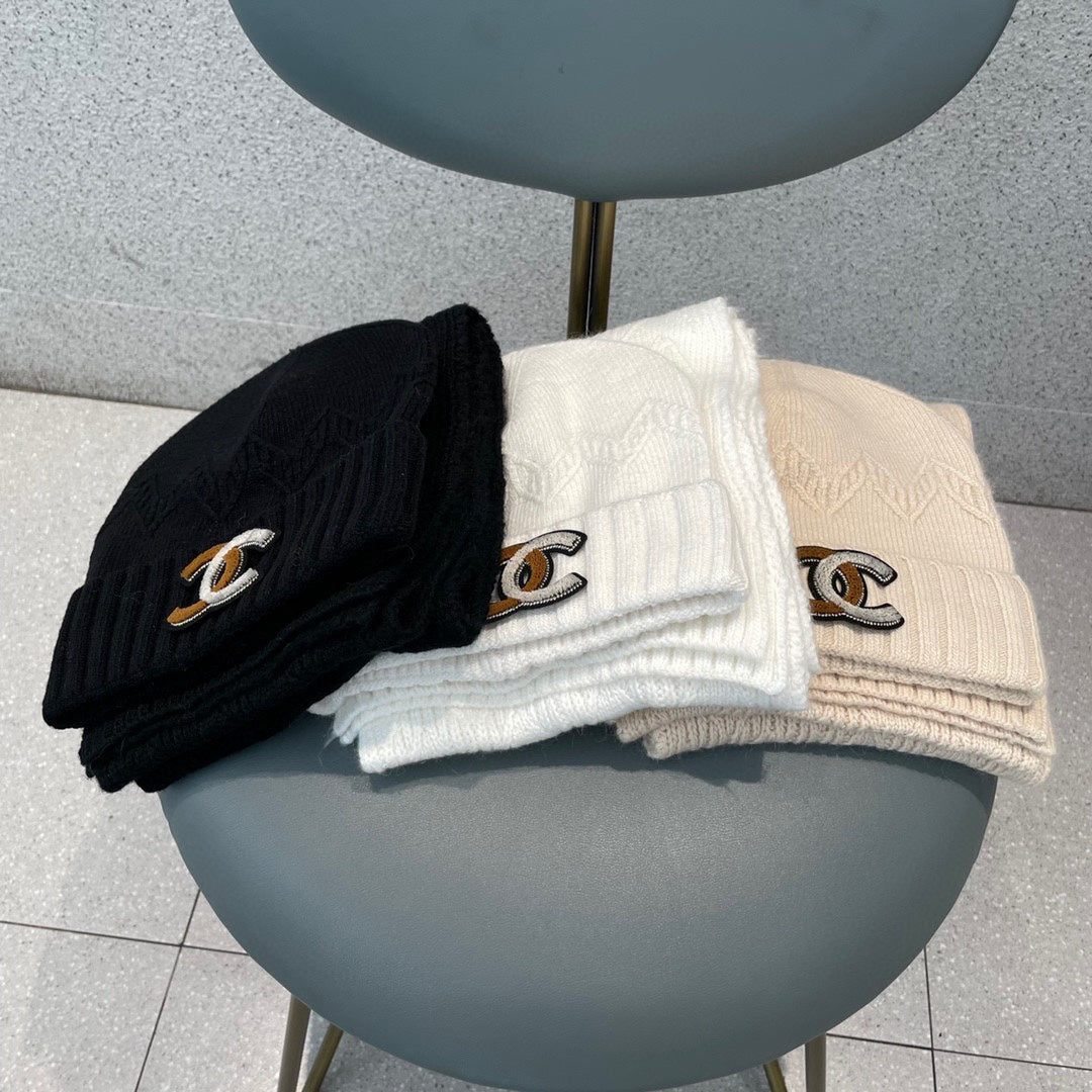 SET HAT AND SCARF IN WHITE WOOL 420824
