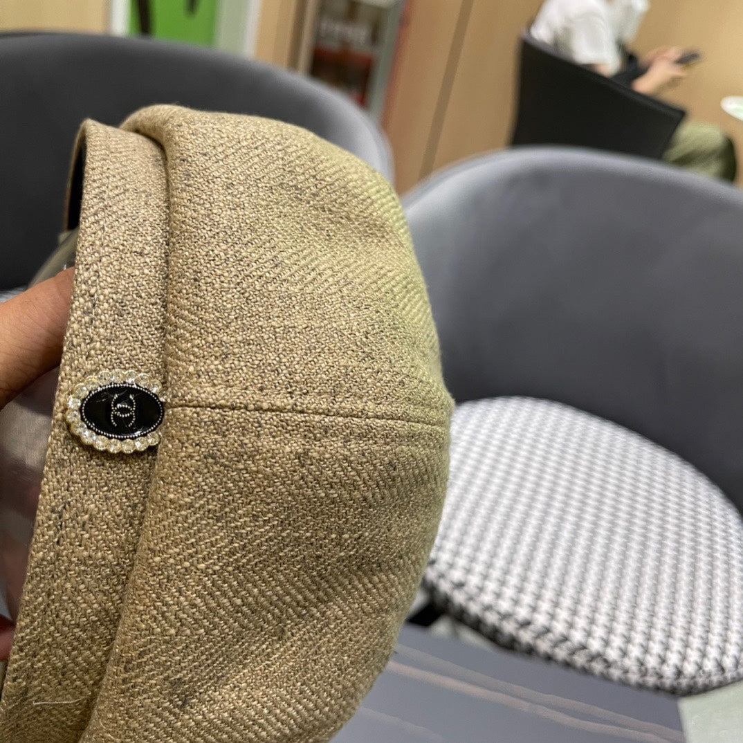 BERET HAT IN PEANUT BROWN FABRIC 420942