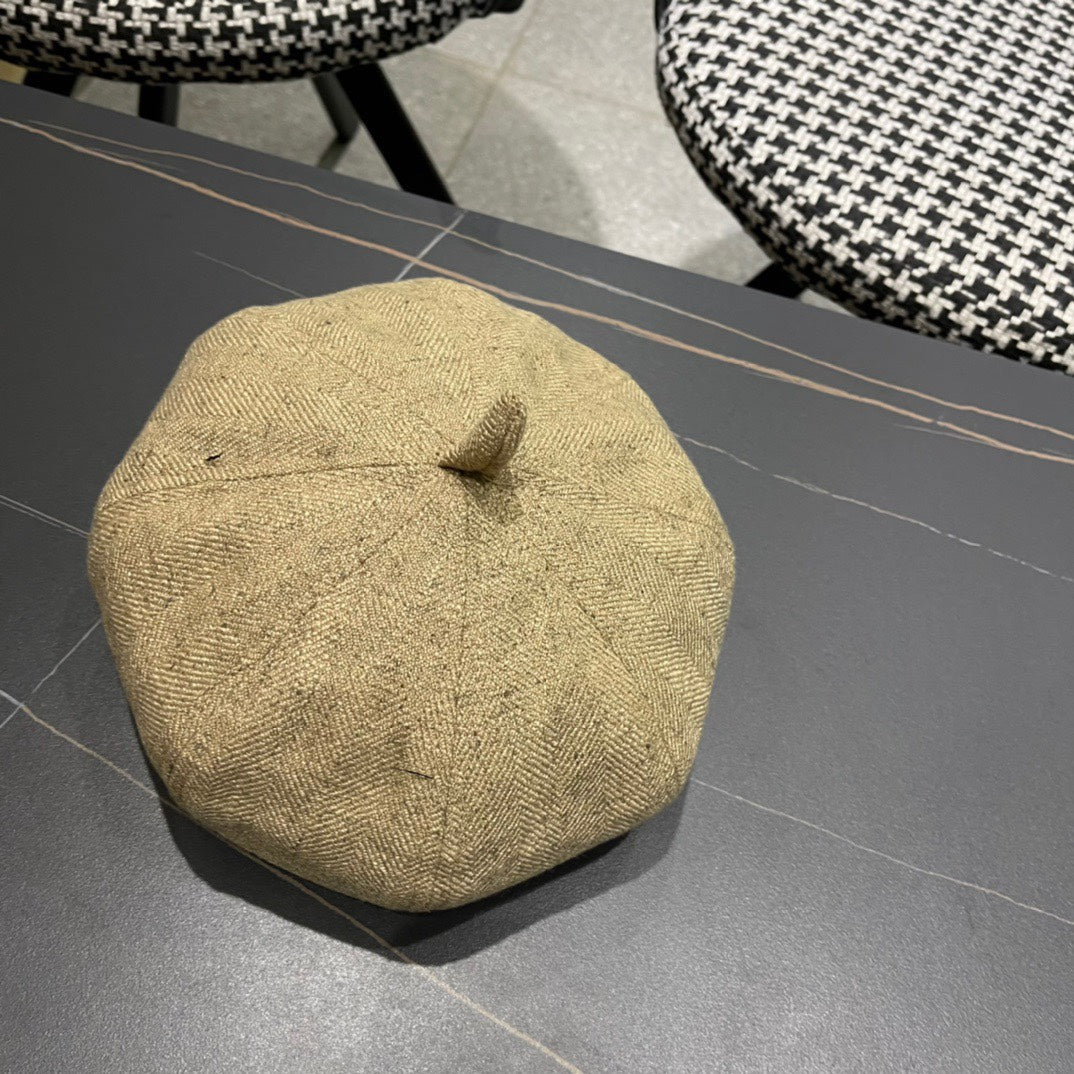 BERET HAT IN PEANUT BROWN FABRIC 420942