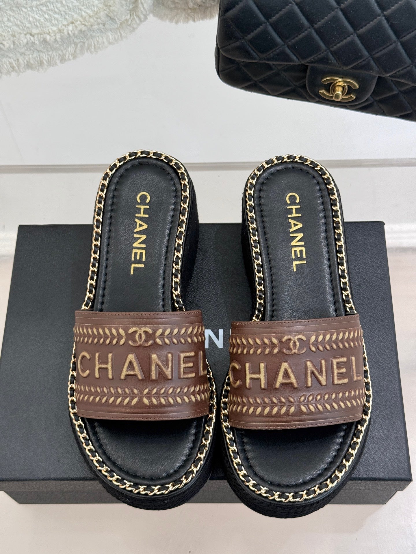 THICK SOLE WEDGE SLIPPERS IN CHOCOLATE BROWN CALFSKIN