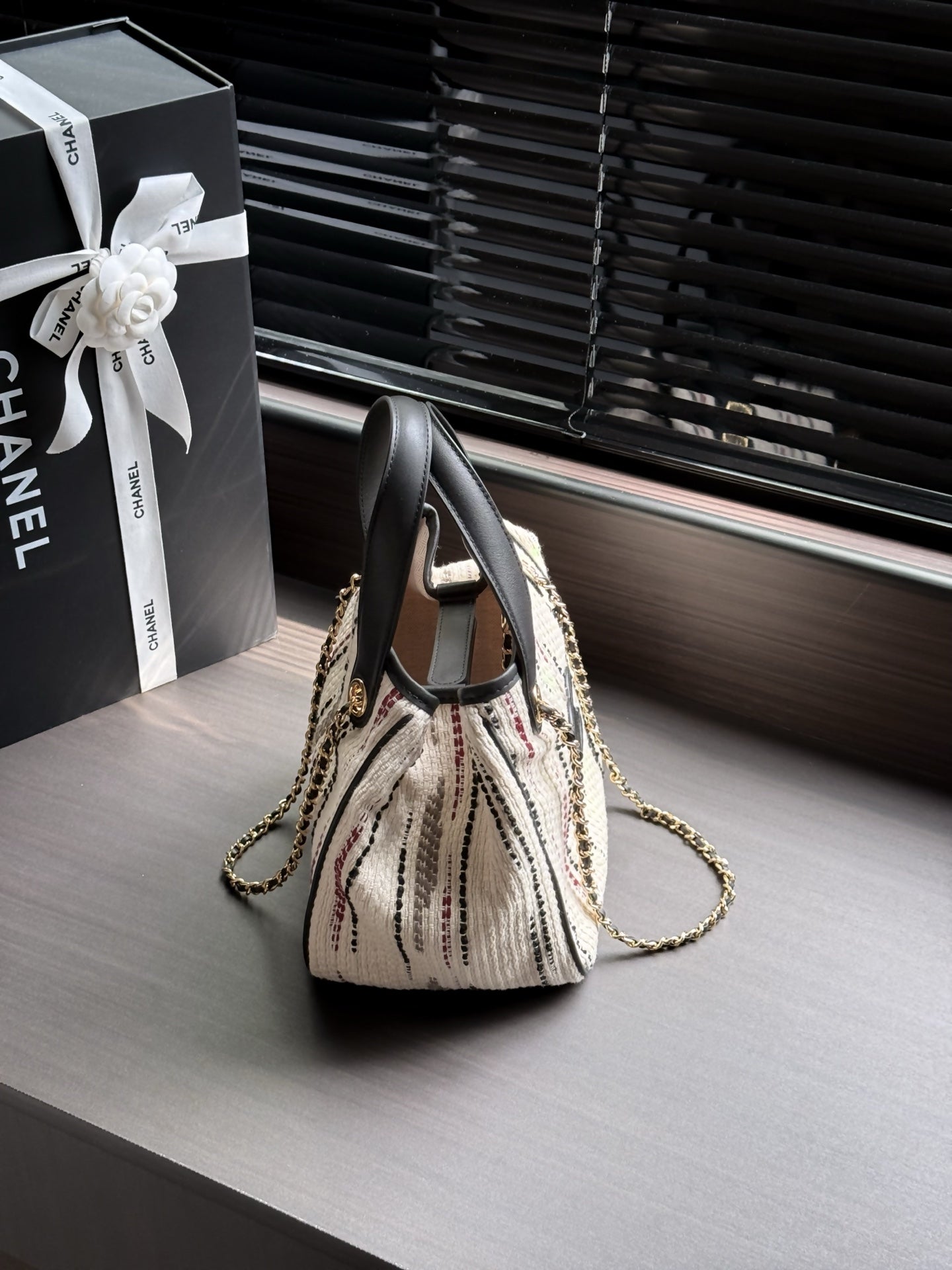 CHANEL 26S SHOPPING TOTE 21 IN BEIGE TWEED