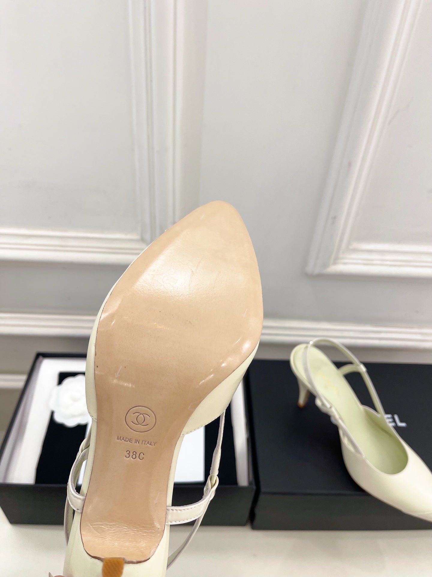 CHANEL 26S POINTED TOE SLINGBACK PUMPS 90 MM IN WHITE LAMBSKIN